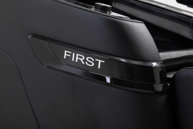 Chilink First massage chair FIRST emblem detail